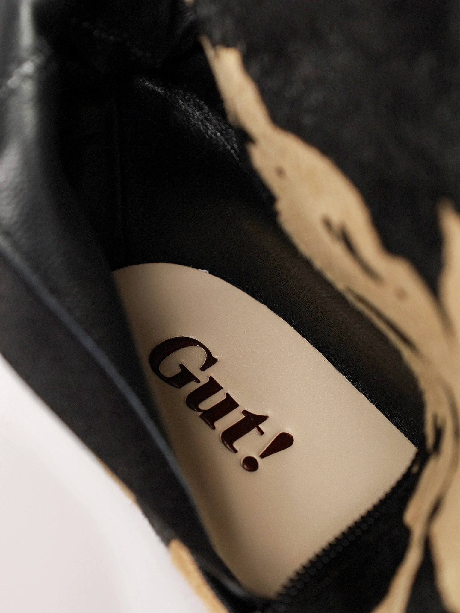 Сапоги с абстрактным рисунком на среднем каблуке